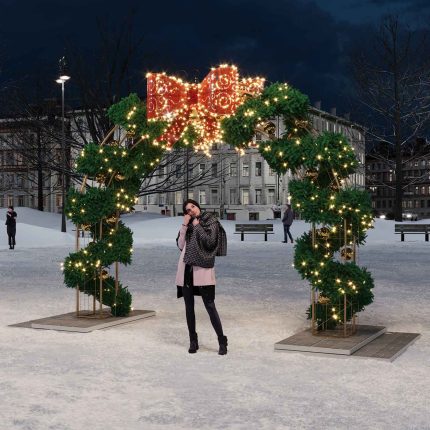 Новогодняя хвойная арка с бантами