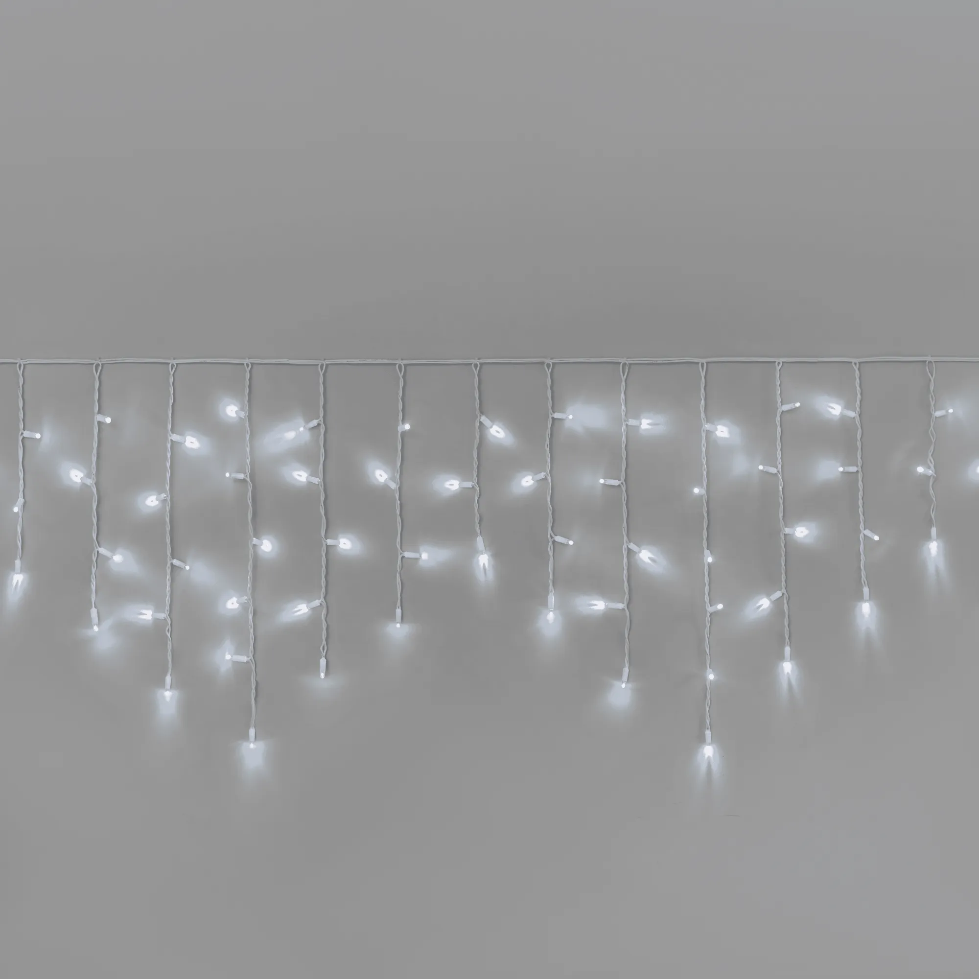 girljanda-bahroma-3-x-0-6-m-belyj-220v-108-led-provod-belyj-kauchuk-ip65