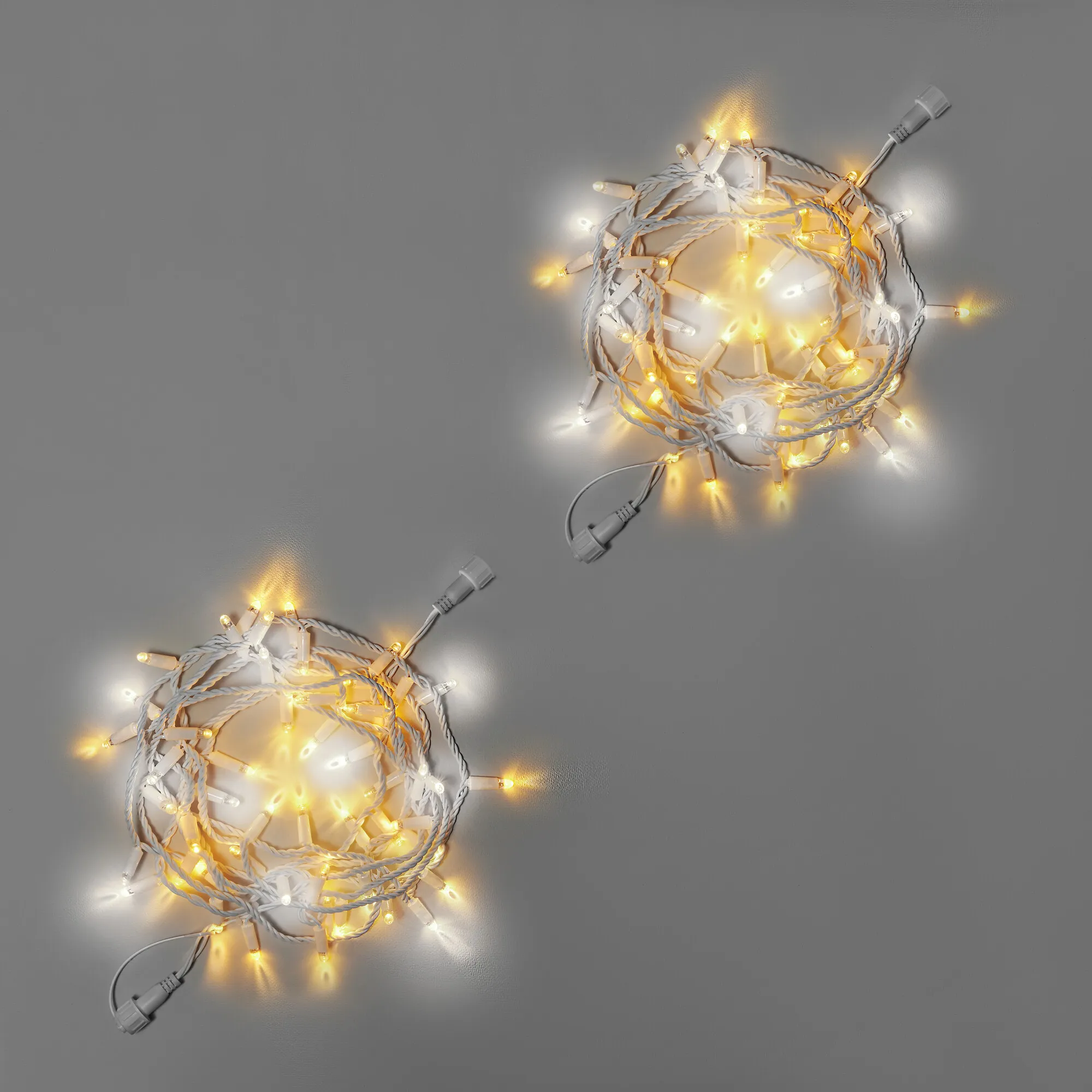 girljanda-nit-10-m-5-5-teplaja-belaja-mercajushhaja-220-v-100-led-provod-belyj-kauchuk-3-3-mm-ip65