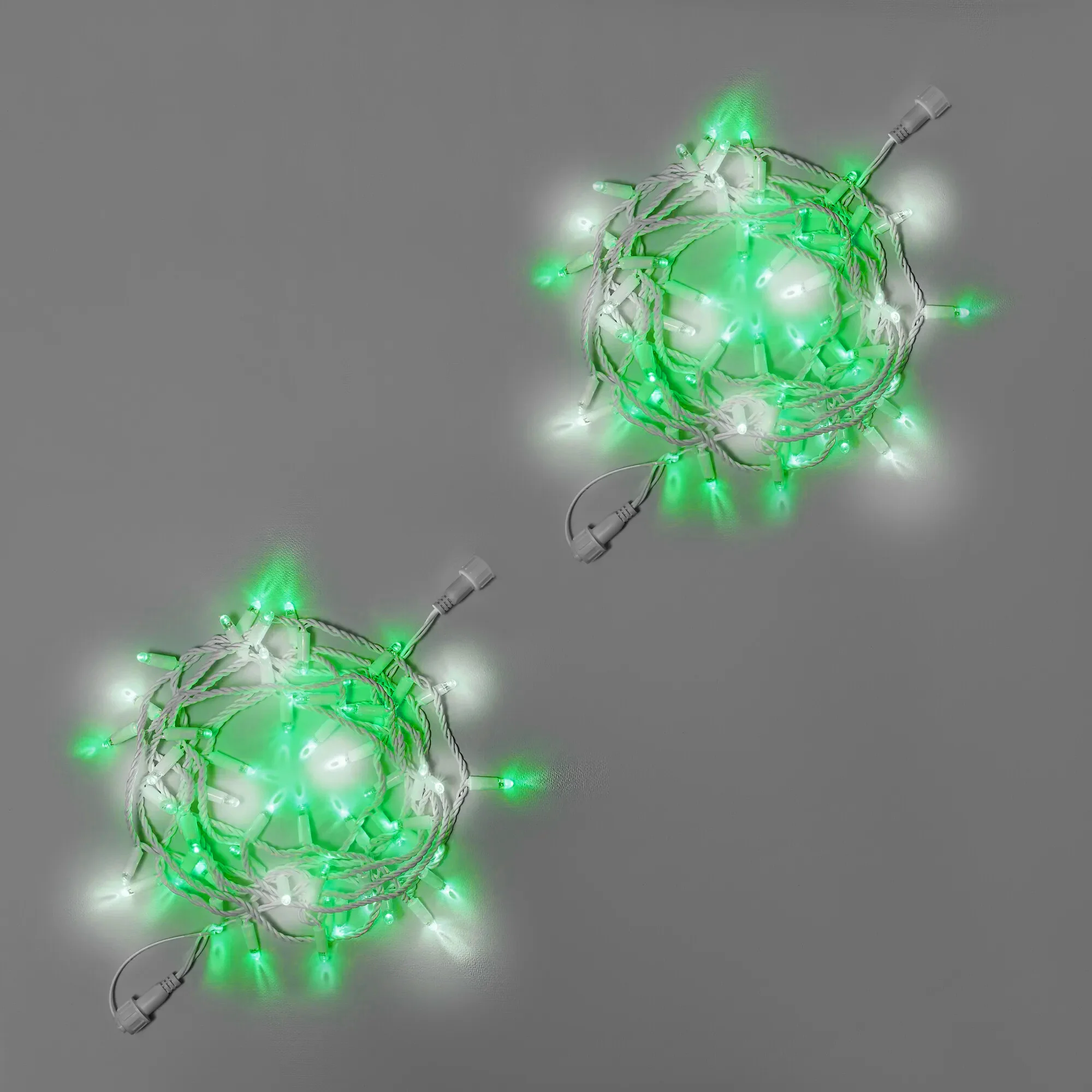 girljanda-nit-10-m-5-5-zelenaja-mercajushhaja-220-v-100-led-provod-belyj-kauchuk-3-3-mm-ip65