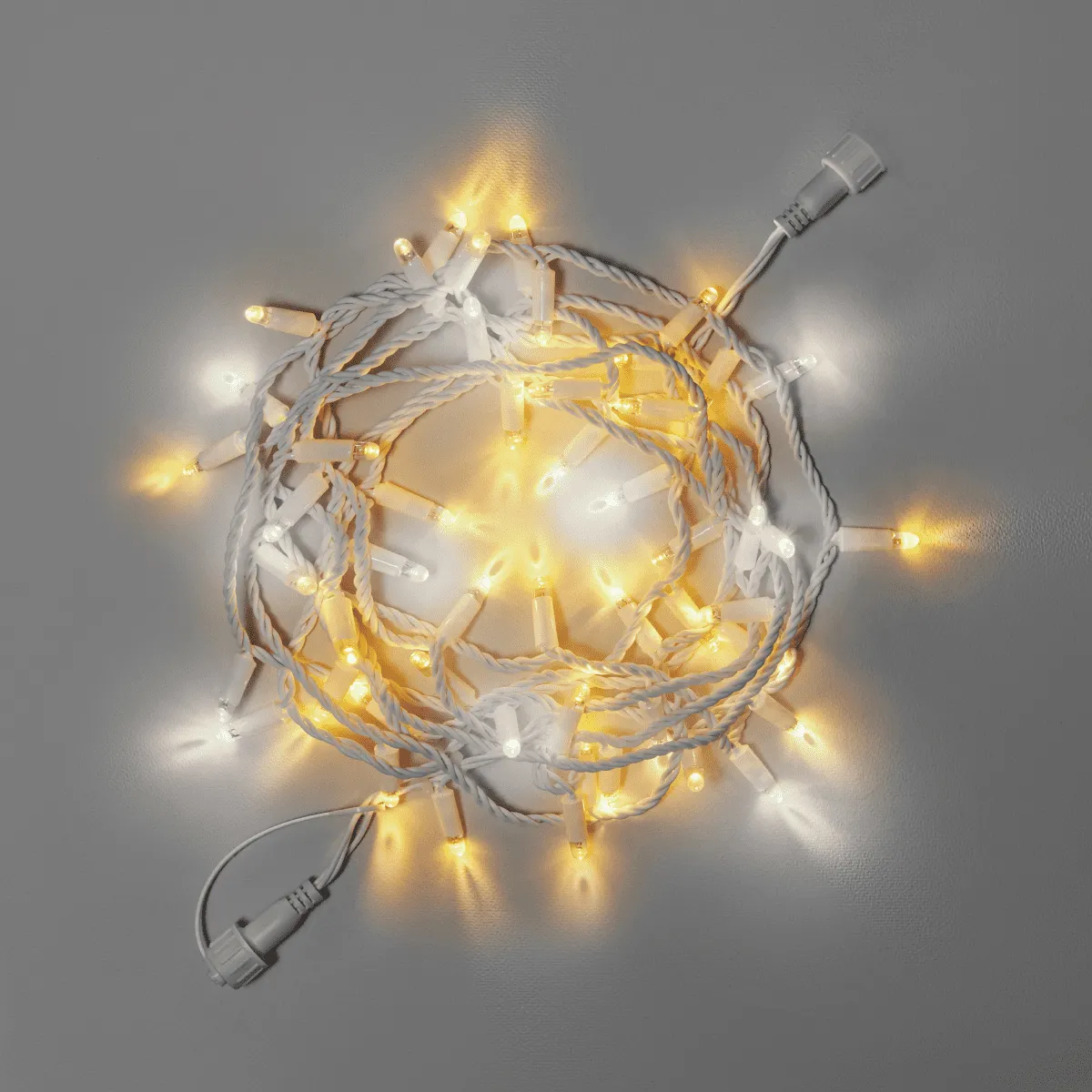 girljanda-nit-10-m-teplaja-belaja-mercajushhaja-24-v-100-led-provod-belyj-kauchuk-2-3-mm-ip65