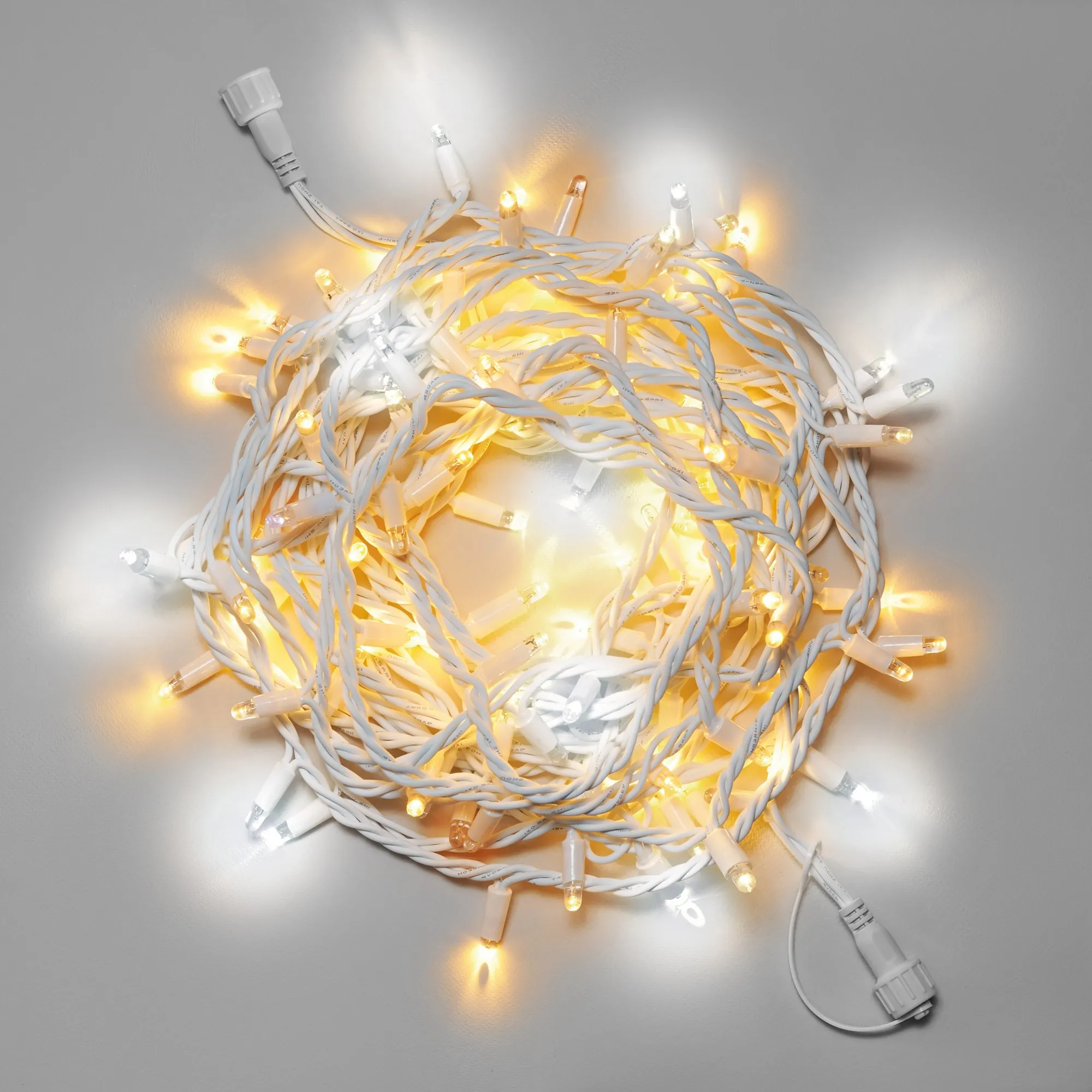 girljanda-nit-10-m-teplaja-belaja-mercajushhaja-24-v-100-led-provod-belyj-kauchuk-3-3-mm-ip65