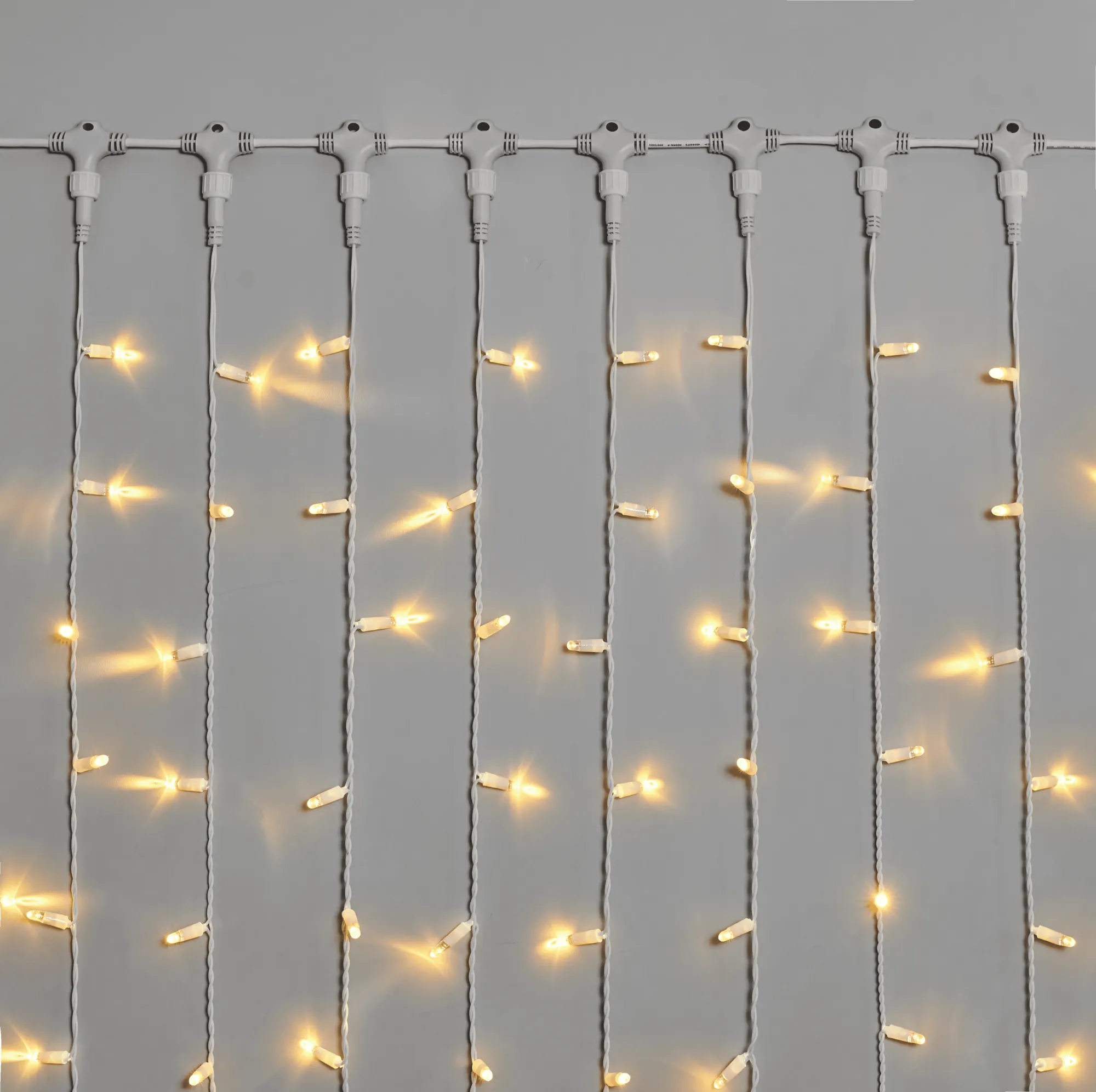 girljanda-zanaves-2-3-m-teplyj-belyj-220v-300-led-provod-rezina-ip65