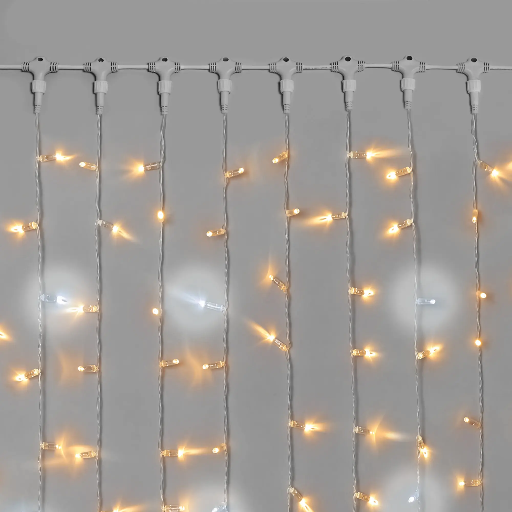 girljanda-zanaves-2-3-m-teplyj-belyj-220v-600-led-provod-prozrachnyj-rezina-mercajushhij-ip65