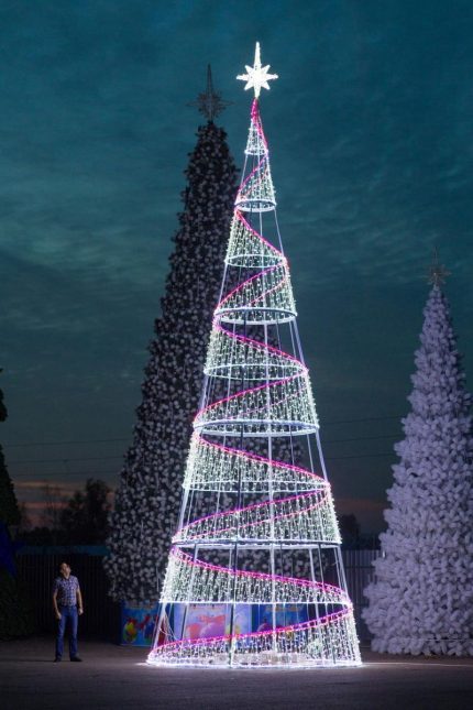 Световая конструкция «Спираль», высота 3–10 м