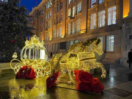 Световая композиция «Карета с лошадьми» 4,7 м, IP65, золотое свечение