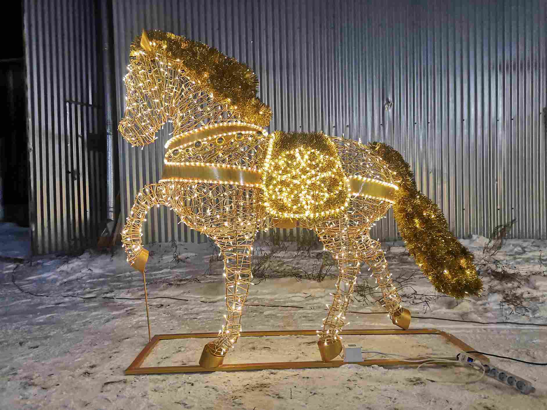 Золотой конь объемный (3)